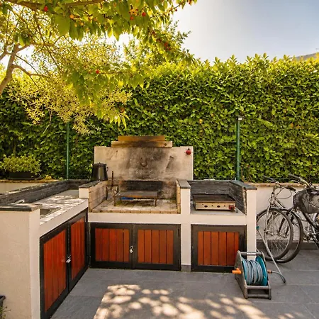 With Jacuzzi And Beautiful Garden *